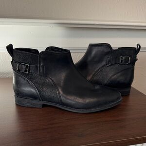 UGG Women’s Demi Bootie, Black, size 6